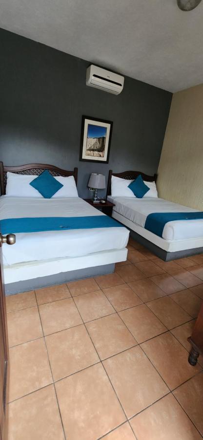 Hotel Real Del Rio Rio Dulce Town Kültér fotó
