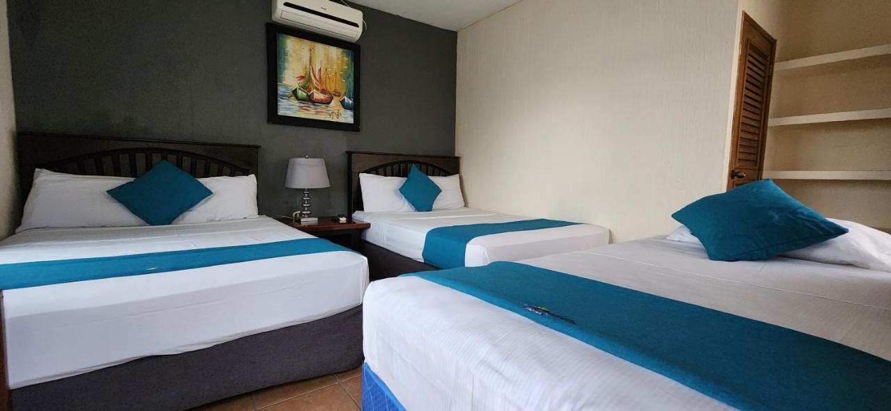 Hotel Real Del Rio Rio Dulce Town Kültér fotó